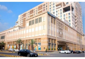 Luxurious One-Bedroom Gold Crest Apartment with Stunning Balcony Retreat